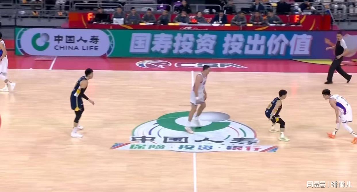 华体会真人娱乐-交易杨溢？广东后卫线惨遭暴打，没有徐杰真不行！