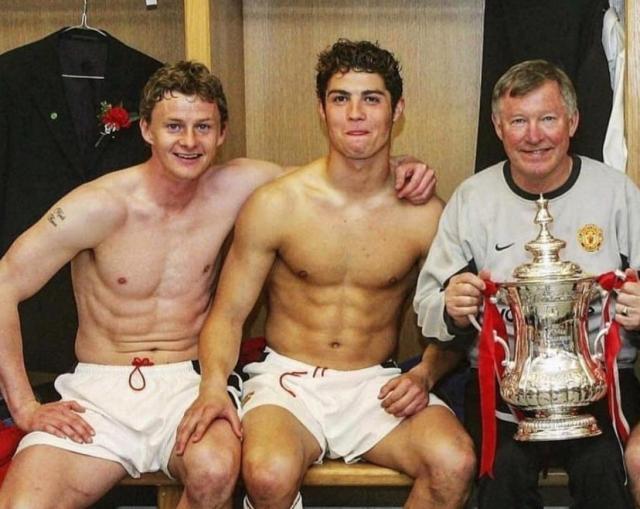 【揭秘】C罗回家，出手最晚的曼联怎样击败了曼城？