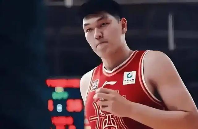华体会真人娱乐-刘传兴坐冷板凳引猜想,广东旧将回归,能否补上内线短板